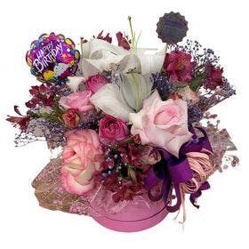 Box decorada com Rosas, Astromelias, Lírio e Balão